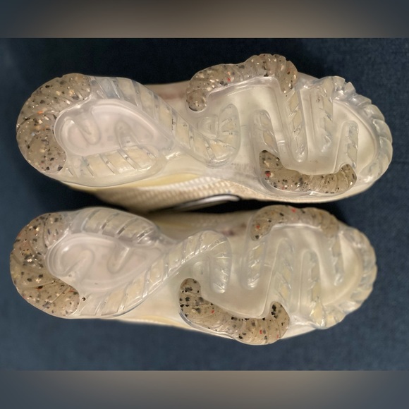 Authentic Nike Air VaporMax 2021 FK
Size 4 youth but can fit womans too - Picture 4 of 4